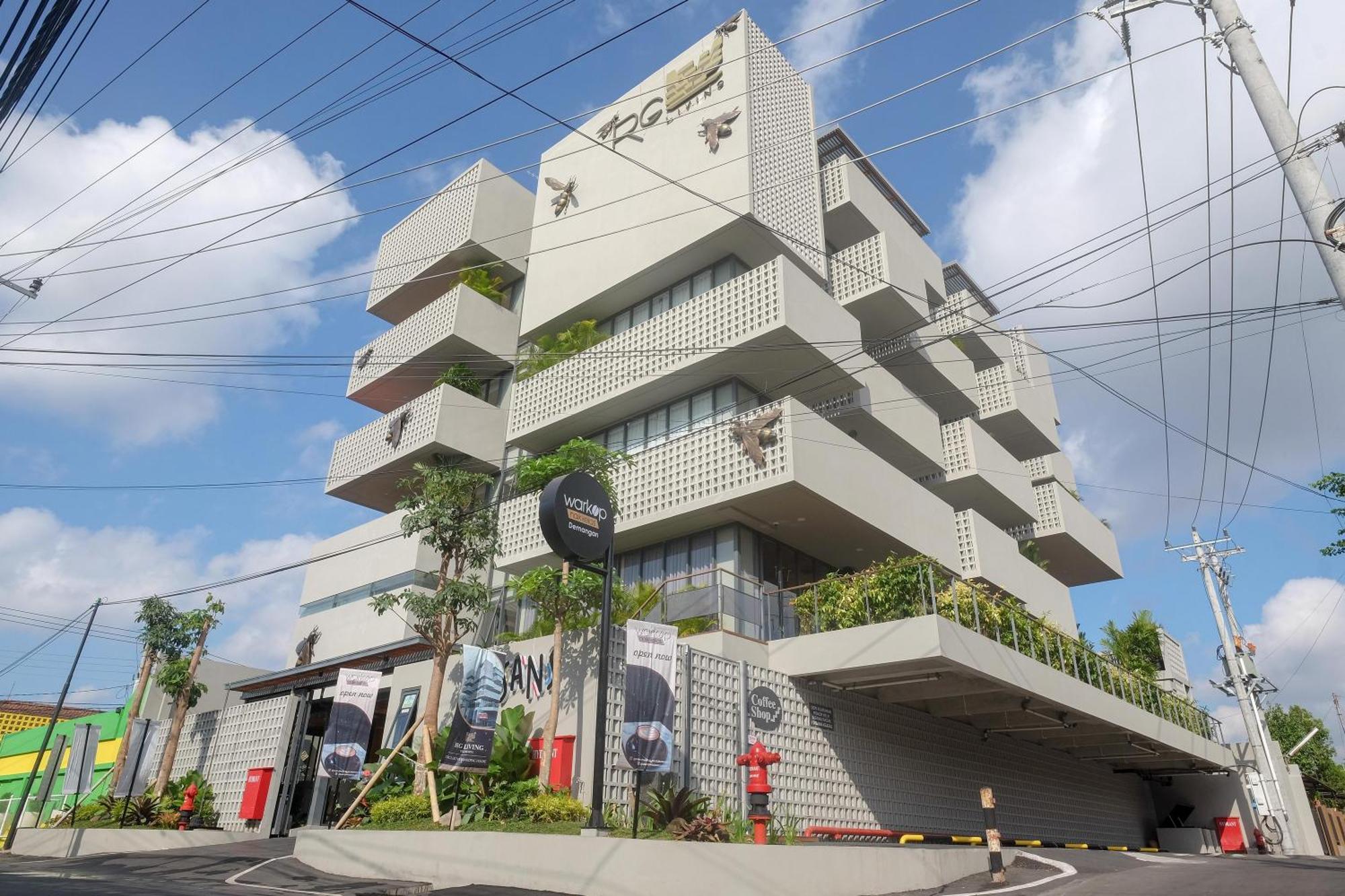 Sans Hotel Rg Living Jogja By Reddoorz Pakualaman Εξωτερικό φωτογραφία