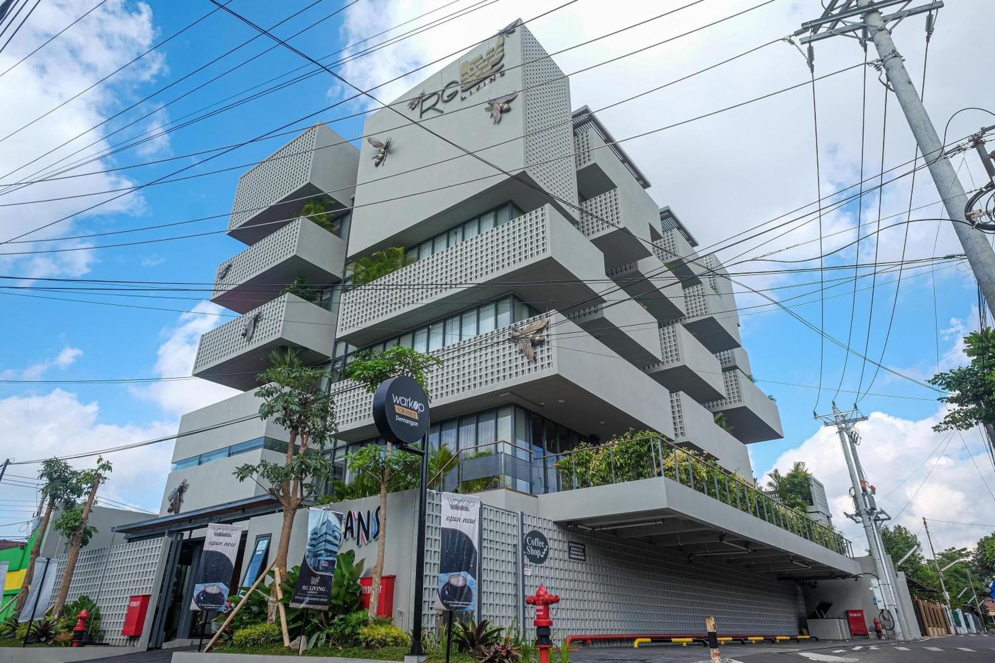 Sans Hotel Rg Living Jogja By Reddoorz Pakualaman Εξωτερικό φωτογραφία