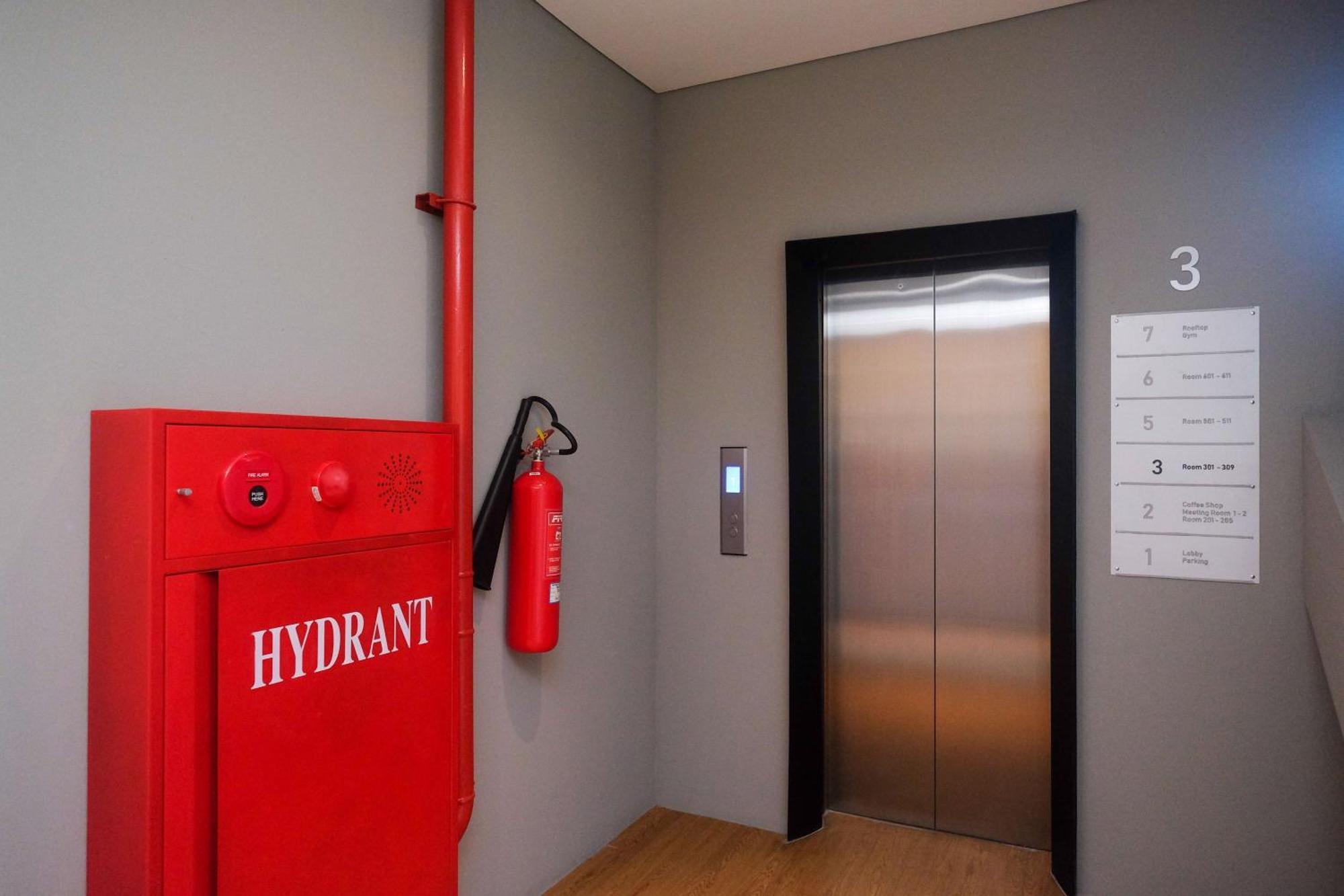 Sans Hotel Rg Living Jogja By Reddoorz Pakualaman Εξωτερικό φωτογραφία