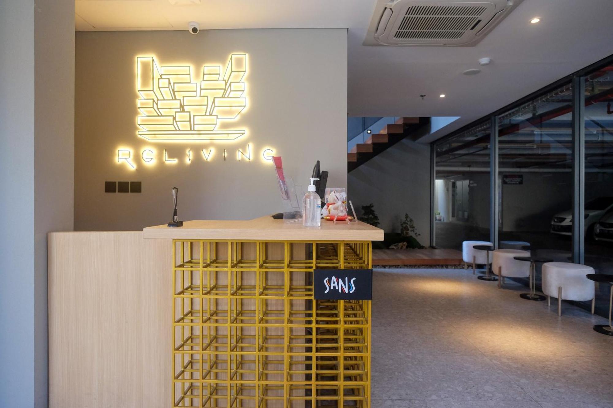 Sans Hotel Rg Living Jogja By Reddoorz Pakualaman Εξωτερικό φωτογραφία
