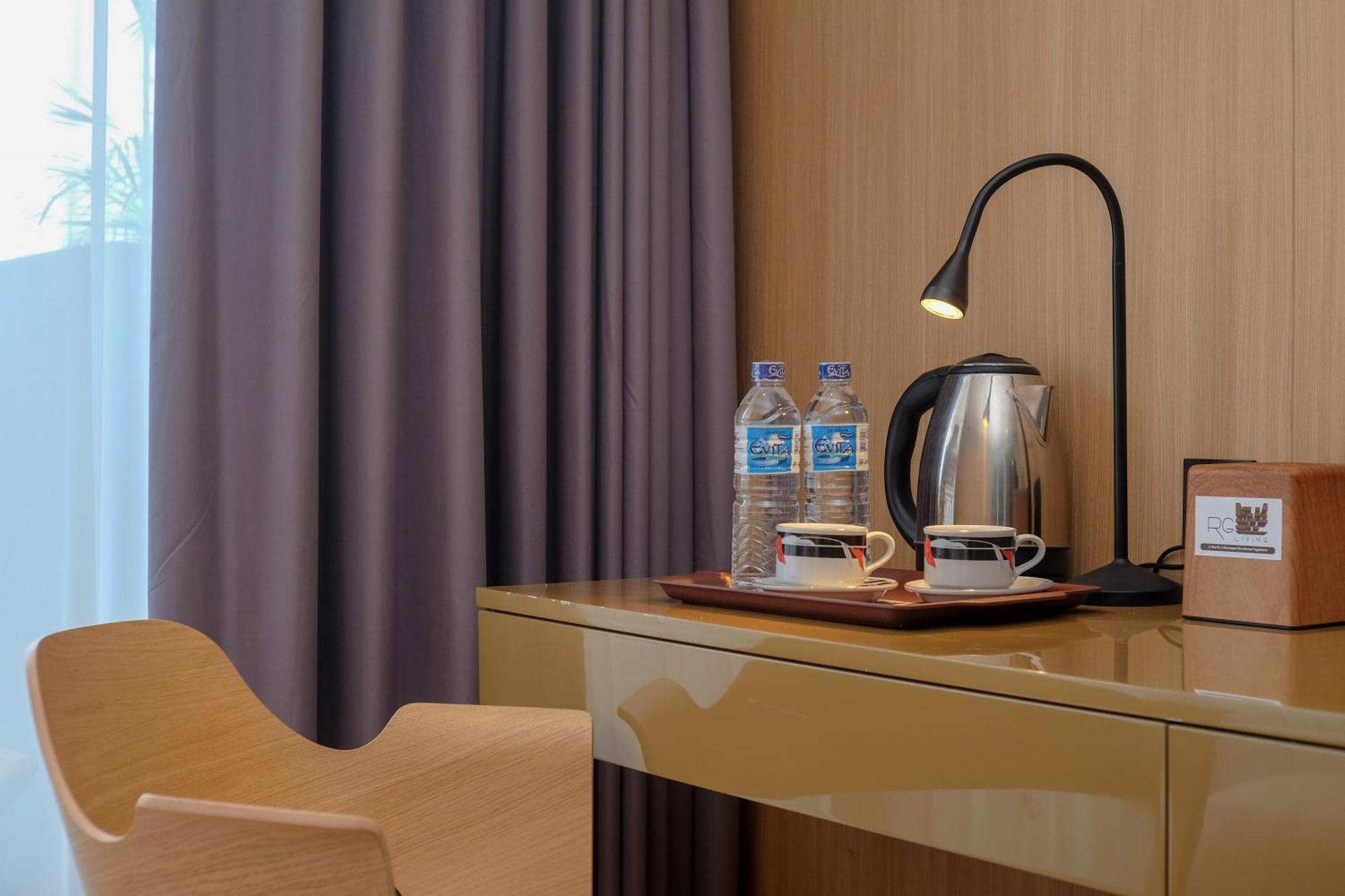 Sans Hotel Rg Living Jogja By Reddoorz Pakualaman Εξωτερικό φωτογραφία