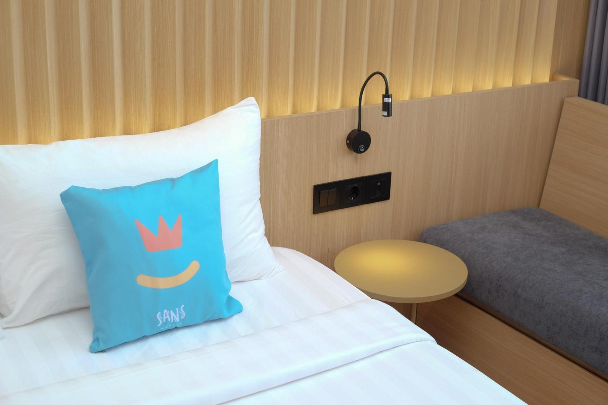 Sans Hotel Rg Living Jogja By Reddoorz Pakualaman Εξωτερικό φωτογραφία