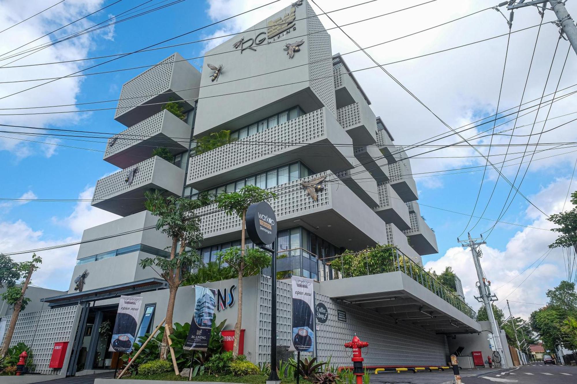 Sans Hotel Rg Living Jogja By Reddoorz Pakualaman Εξωτερικό φωτογραφία