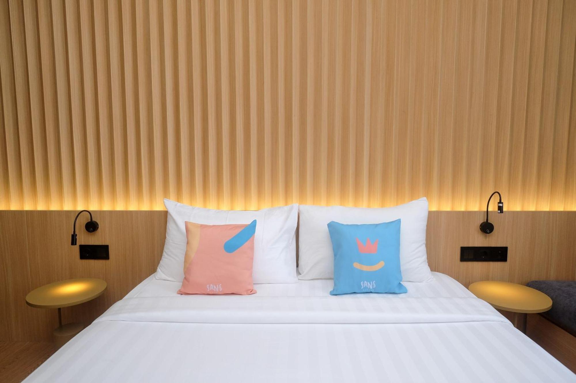Sans Hotel Rg Living Jogja By Reddoorz Pakualaman Εξωτερικό φωτογραφία